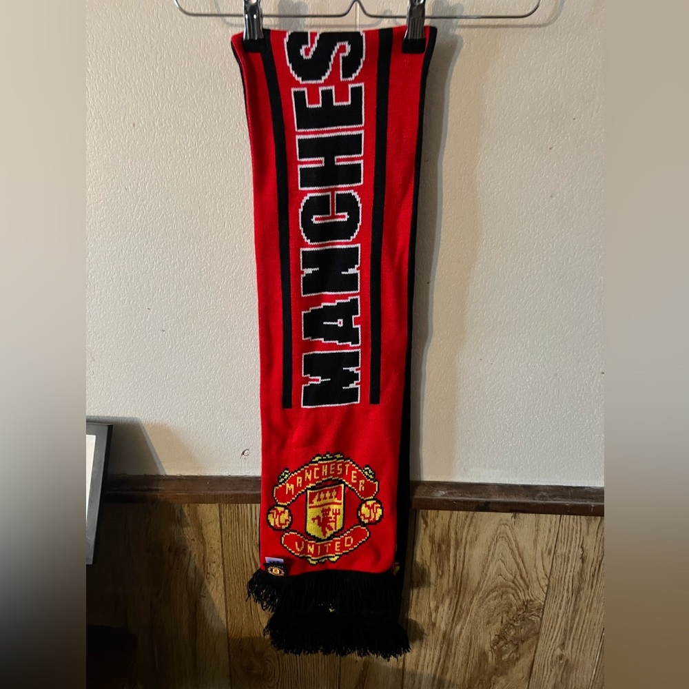 Manchester United Scarf Soccer Football Official Merchandise EUC 7”x60”
